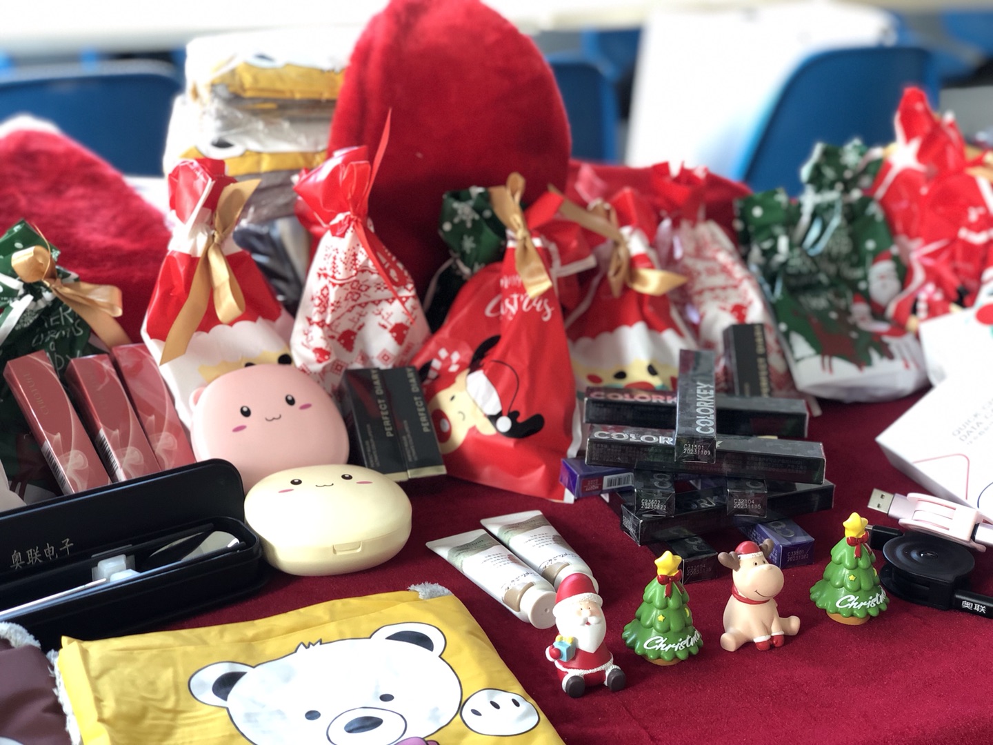 奥联电子“双旦”活动圆满完成